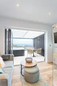 One Bedroom Hot Tub for Couples