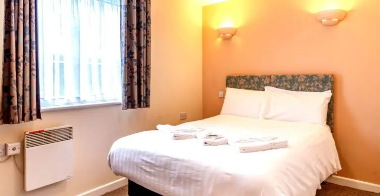 North Devon 2 Bedroom Standard Pets Apartment Double Room