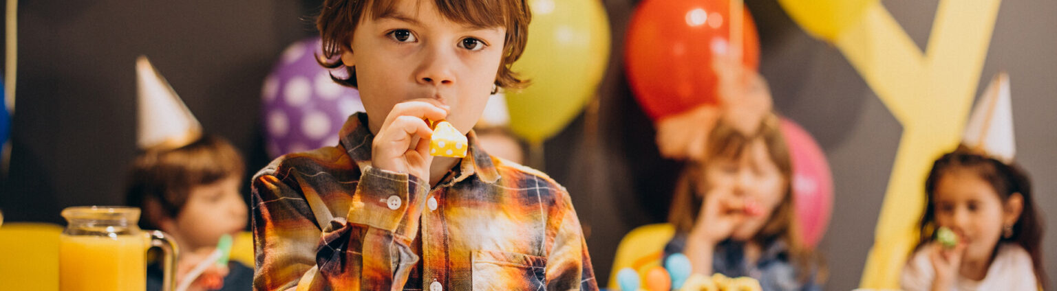 Kids at North Devon Resort New Area Birthday Party 2 1536x424 1